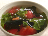 レタスとトマトのスープ