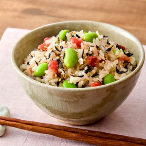 枝豆と梅の炊き込みごはん